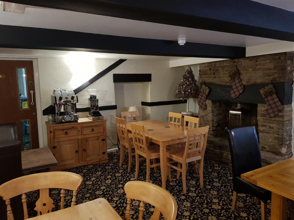 The Cock Hotel Bronllys Екстериор снимка