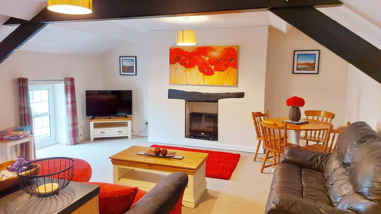 The Cock Hotel Bronllys Екстериор снимка