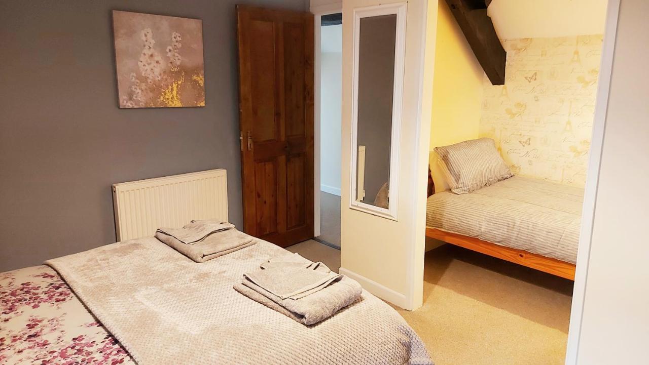 The Cock Hotel Bronllys Екстериор снимка