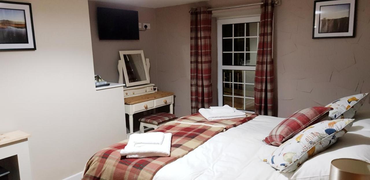 The Cock Hotel Bronllys Екстериор снимка